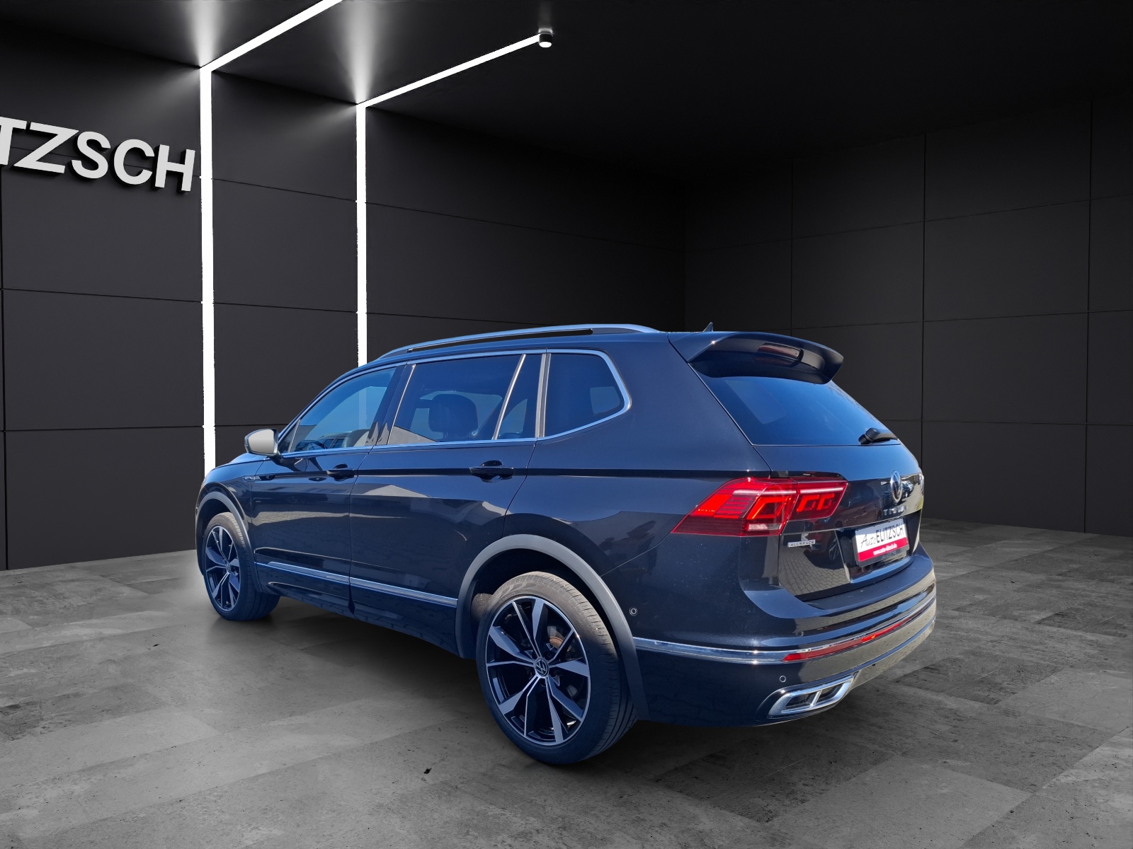 Fahrzeugabbildung Volkswagen Tiguan Allspace TDI R-Line DSG 4M Matrix AHK Navi AID ACC RFK SH 20