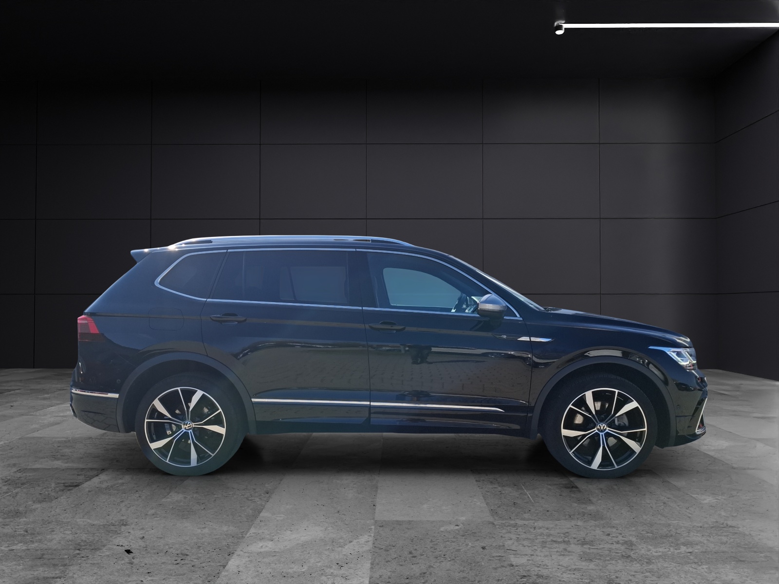 Fahrzeugabbildung Volkswagen Tiguan Allspace TDI R-Line DSG 4M Matrix AHK Navi AID ACC RFK SH 20