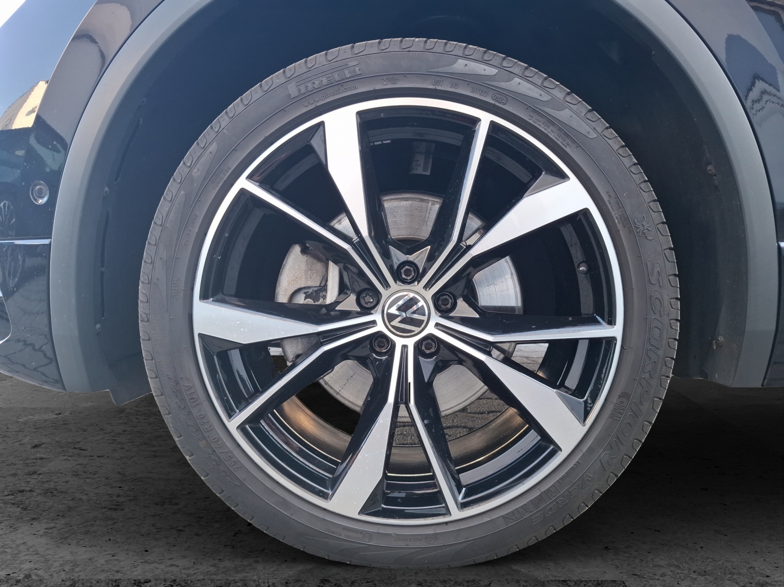 Fahrzeugabbildung Volkswagen Tiguan Allspace TDI R-Line DSG 4M Matrix AHK Navi AID ACC RFK SH 20