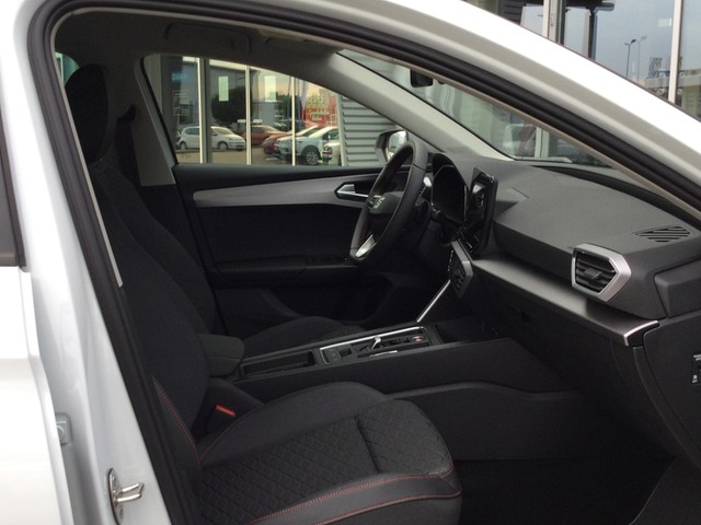 Fahrzeugabbildung SEAT Leon ST TSI FR DSG LED AHK Navi VC ACC RFK SHZ