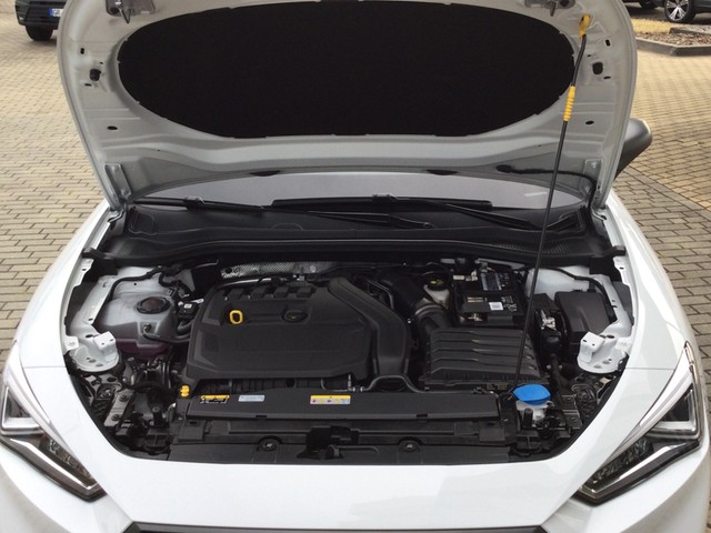 Fahrzeugabbildung SEAT Leon ST TSI FR DSG LED AHK Navi VC ACC RFK SHZ
