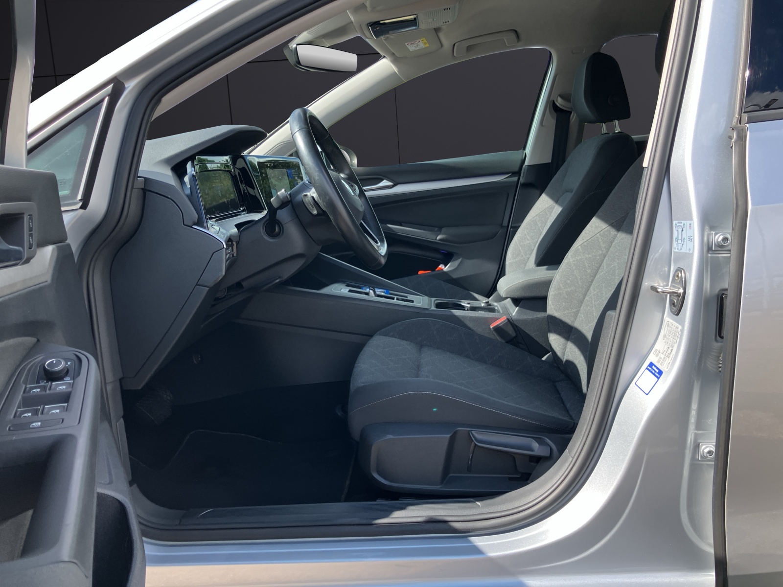 Fahrzeugabbildung Volkswagen Golf VIII Variant TDI Life DSG LED Navi ACC AHK SHZ PDC