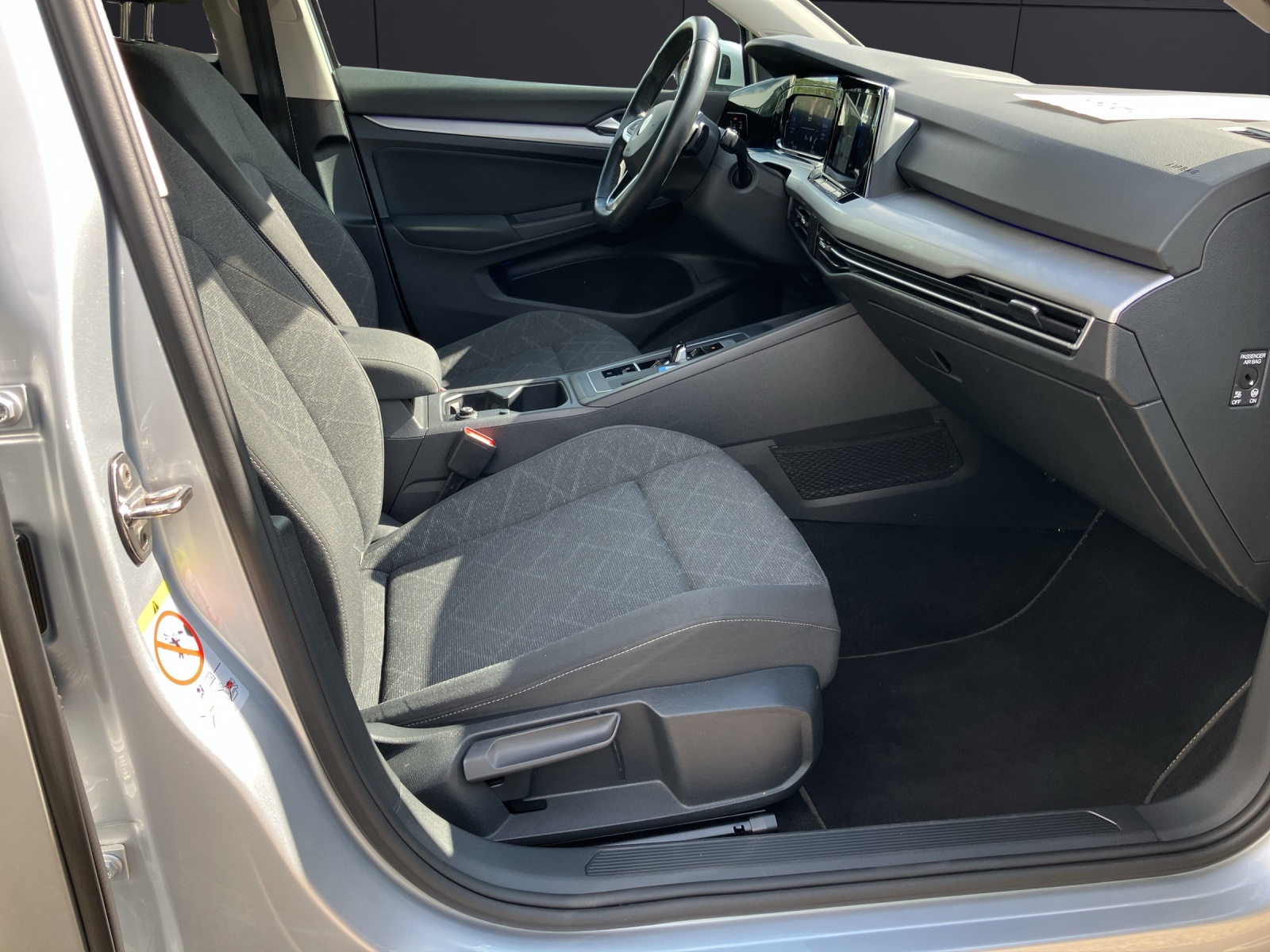 Fahrzeugabbildung Volkswagen Golf VIII Variant TDI Life DSG LED Navi ACC AHK SHZ PDC