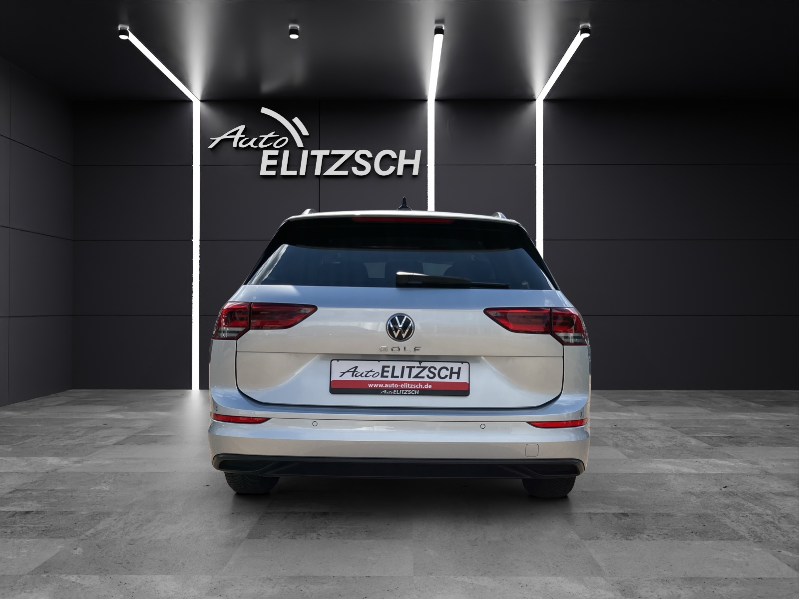 Fahrzeugabbildung Volkswagen Golf VIII Variant TDI Life DSG LED Navi ACC AHK SHZ PDC