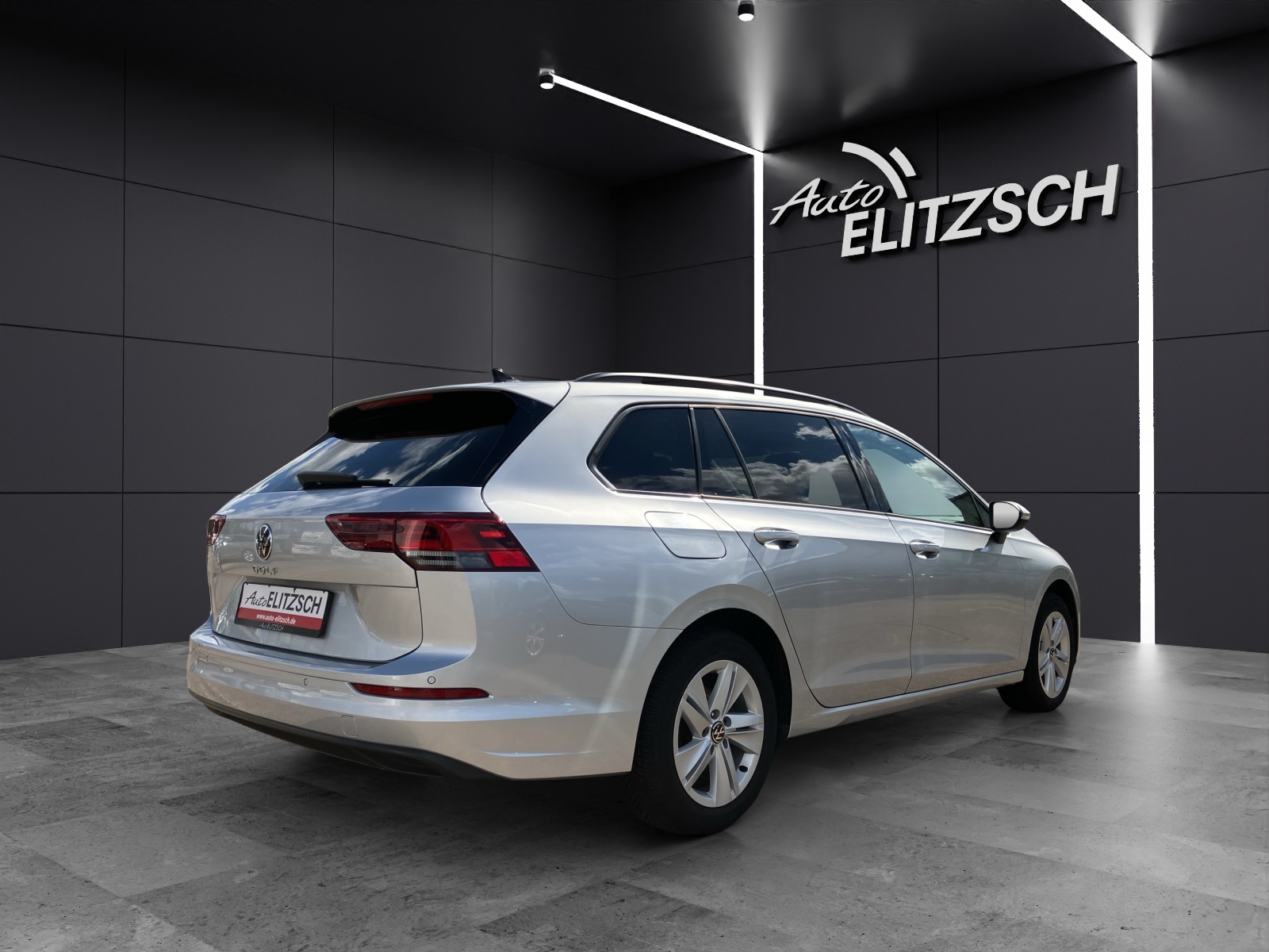 Fahrzeugabbildung Volkswagen Golf VIII Variant TDI Life DSG LED Navi ACC AHK SHZ PDC
