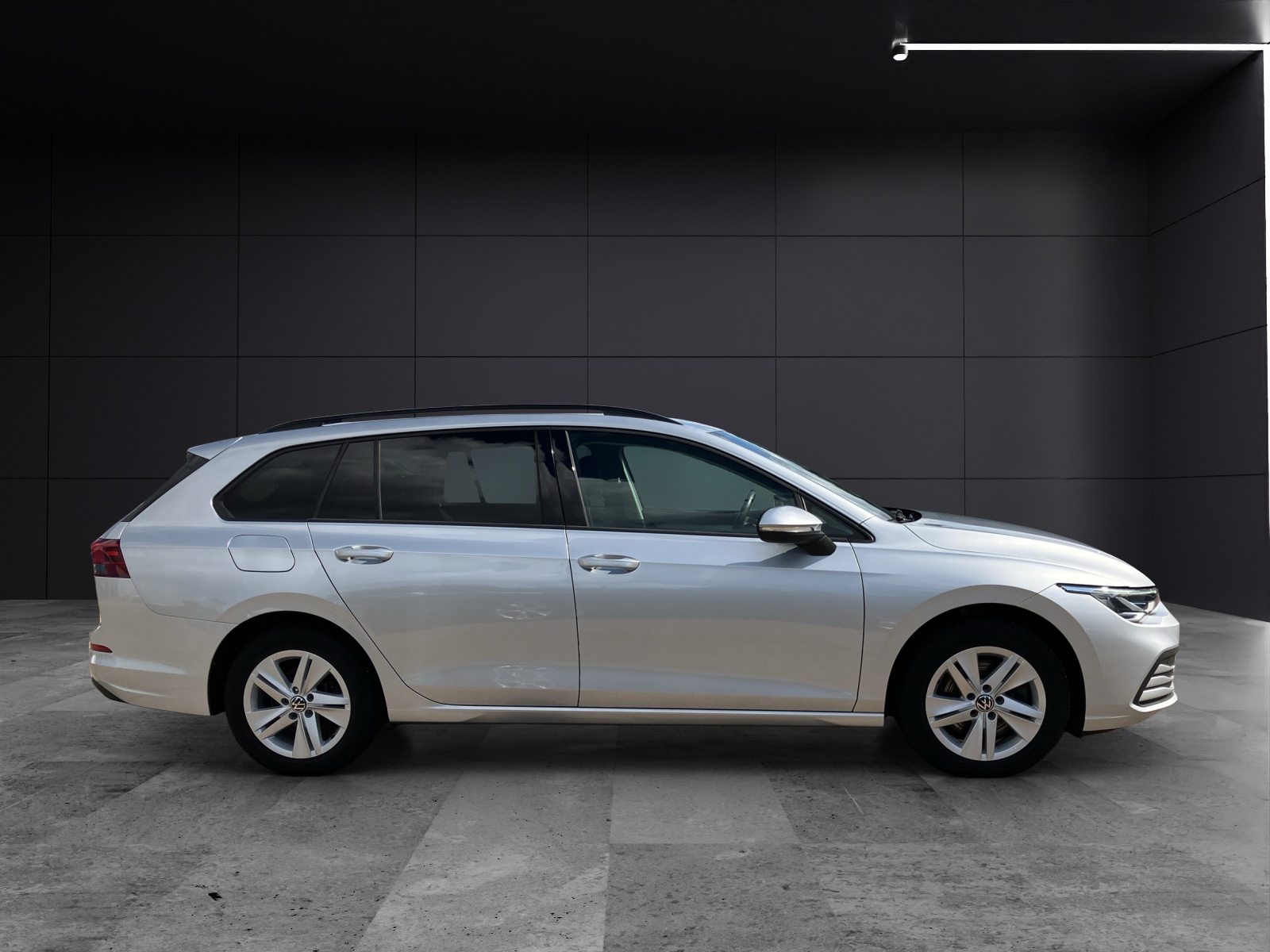 Fahrzeugabbildung Volkswagen Golf VIII Variant TDI Life DSG LED Navi ACC AHK SHZ PDC