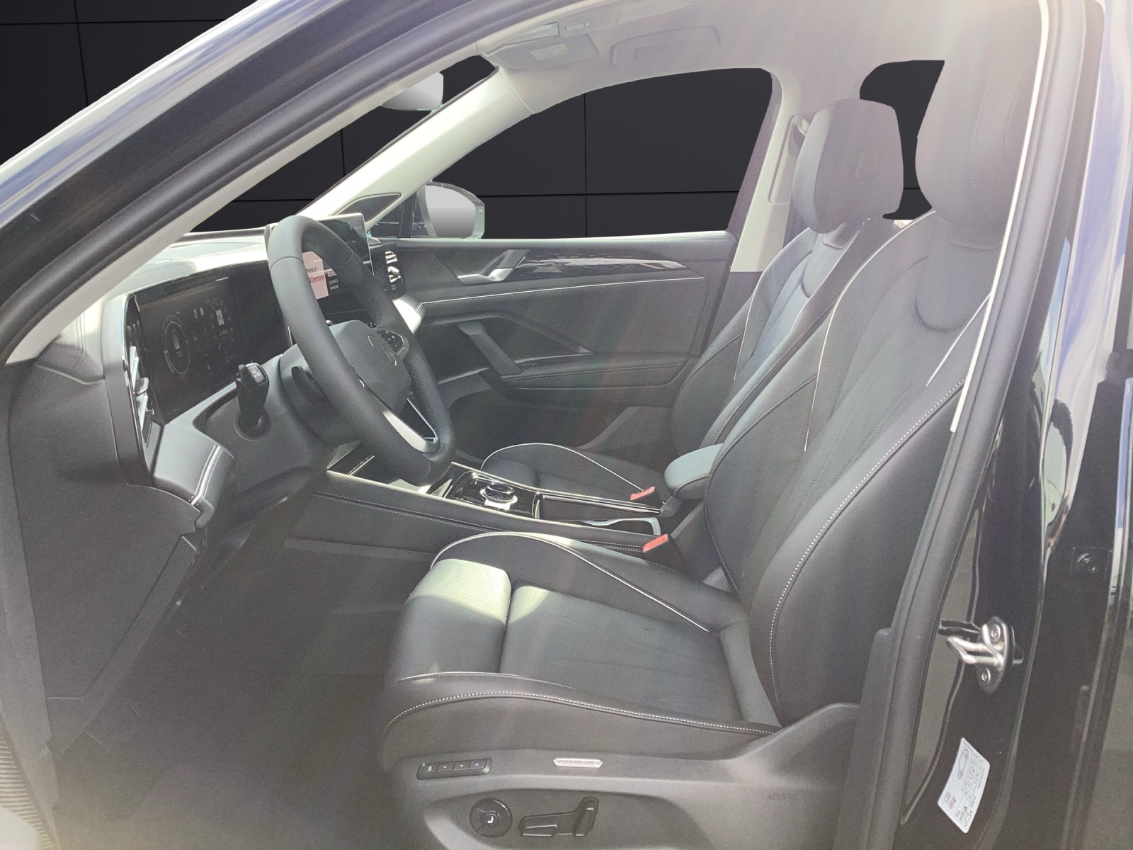 Fahrzeugabbildung Volkswagen Tiguan TDI Elegance IQ-LED H&K AHZV HuD AreaView