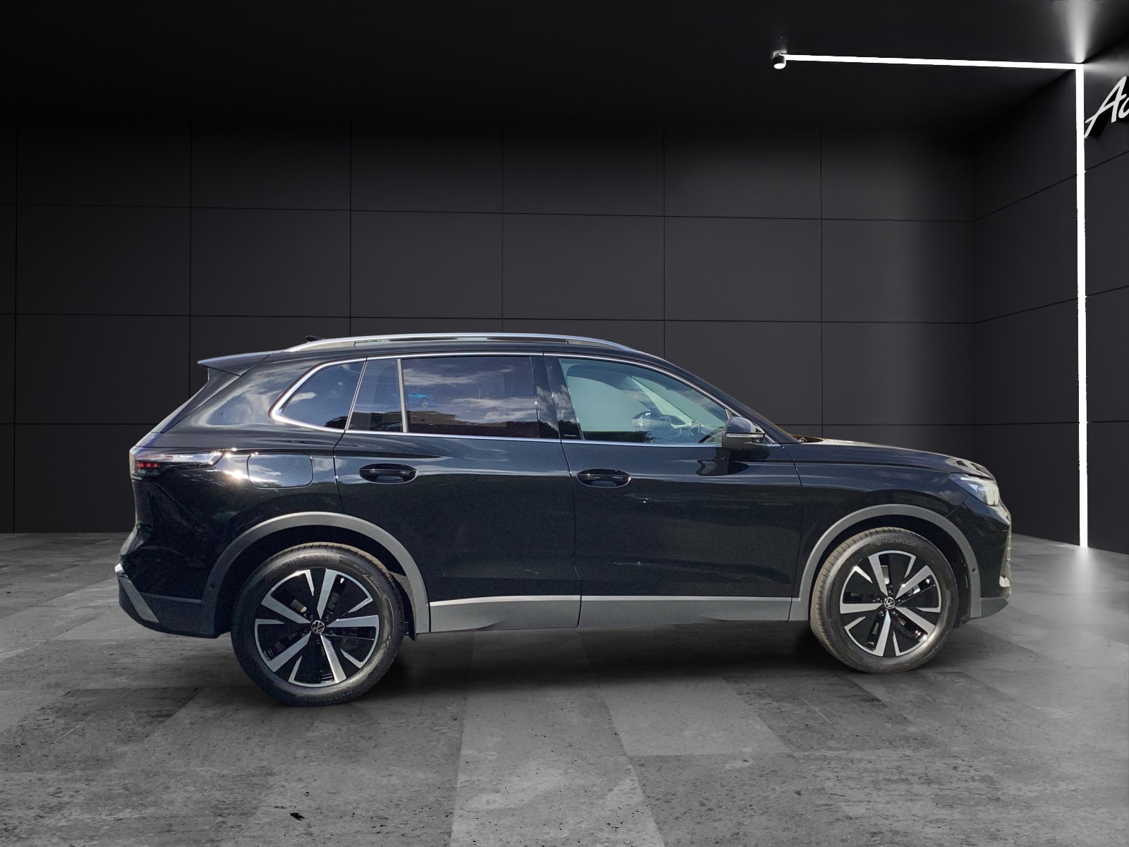 Fahrzeugabbildung Volkswagen Tiguan TDI Elegance IQ-LED H&K AHZV HuD AreaView