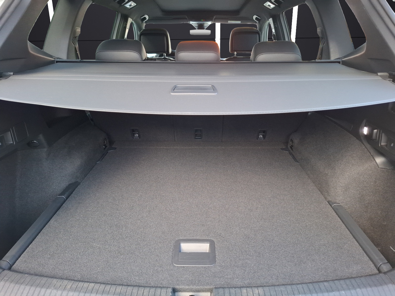 Fahrzeugabbildung Volkswagen Tiguan Allspace TSI R-Line DSG 4M Matrix Navi AID Pano ACC RFK SH 20