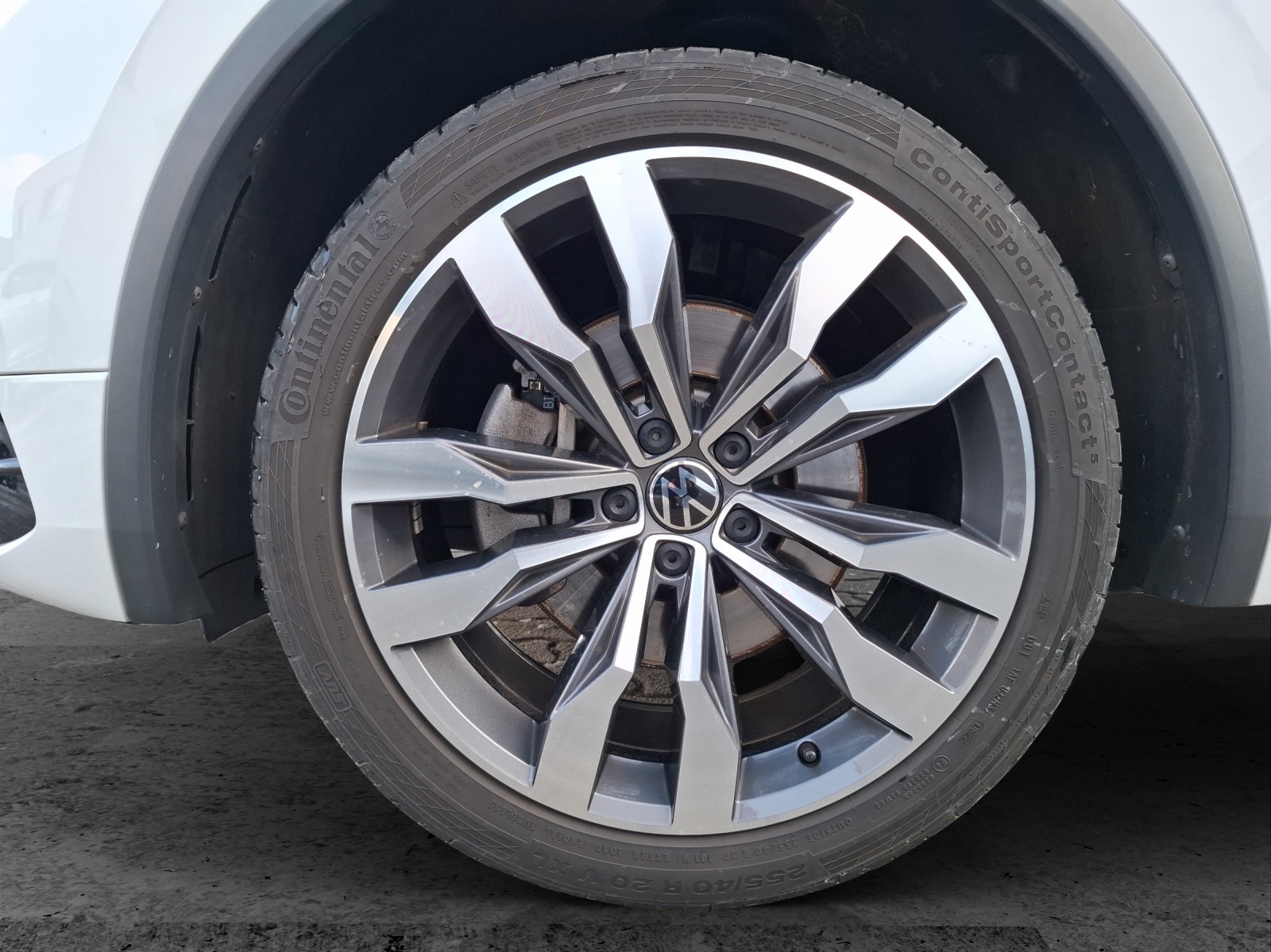 Fahrzeugabbildung Volkswagen Tiguan Allspace TSI R-Line DSG 4M Matrix Navi AID Pano ACC RFK SH 20