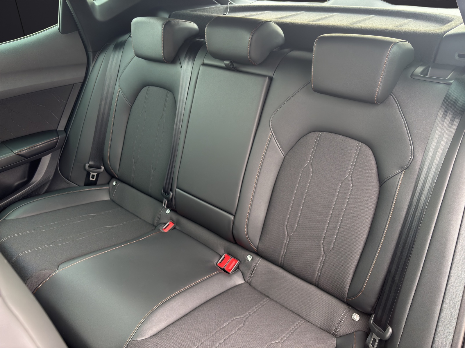 Fahrzeugabbildung CUPRA Formentor 2.0 TSI 4Drive DSG AHZ PANORAMADACH MATRIX