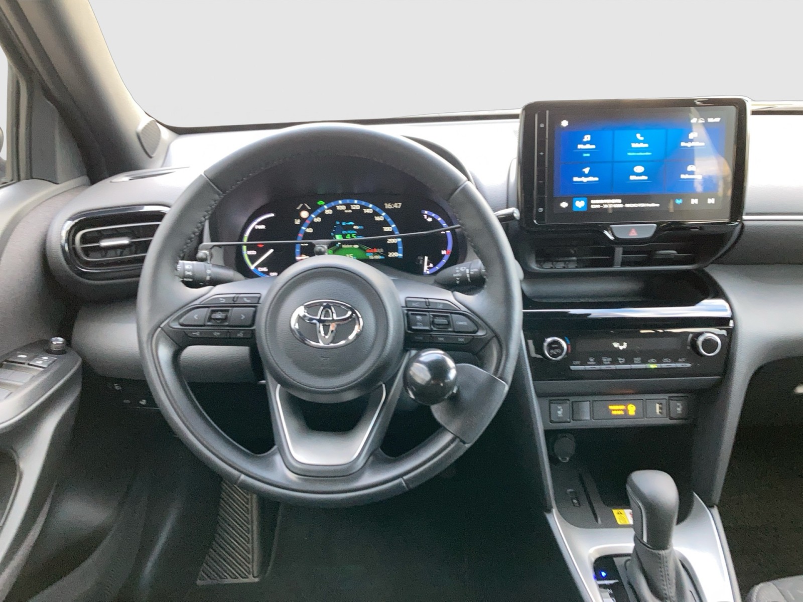 Fahrzeugabbildung Toyota Yaris Cross eTSI Team Dtl. LED ACC RFK Behindertenumbau SH App-Connect