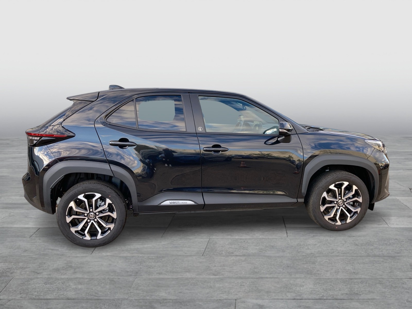 Fahrzeugabbildung Toyota Yaris Cross eTSI Team Dtl. LED ACC RFK Behindertenumbau SH App-Connect