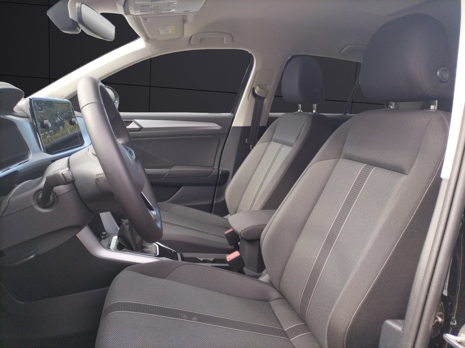 Fahrzeugabbildung Volkswagen T-Roc TSI Life LED Navi AID Park-Assist SH LM