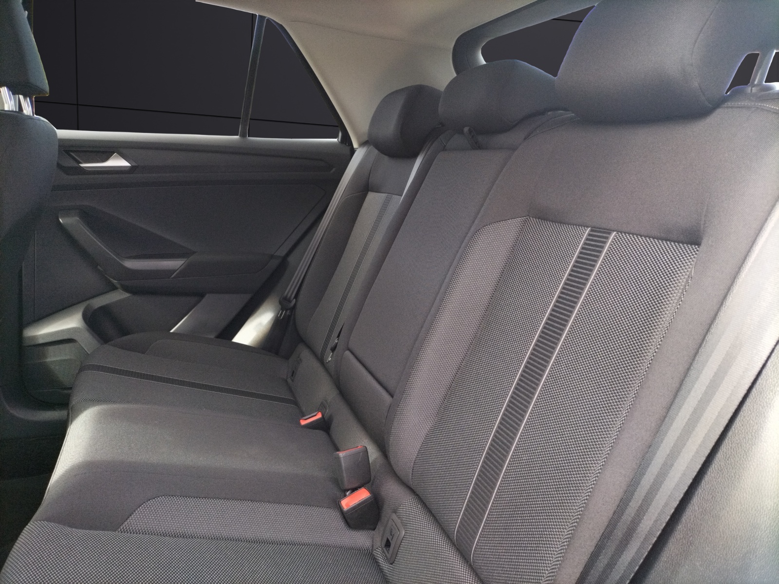 Fahrzeugabbildung Volkswagen T-Roc TSI Life LED Navi AID Park-Assist SH LM