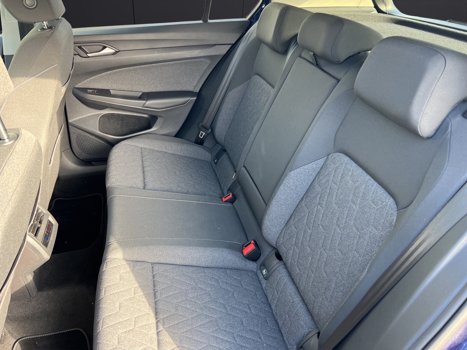 Fahrzeugabbildung Volkswagen Golf VIII TDI Life DSG AHK ACC Kamera LED AID NAVI