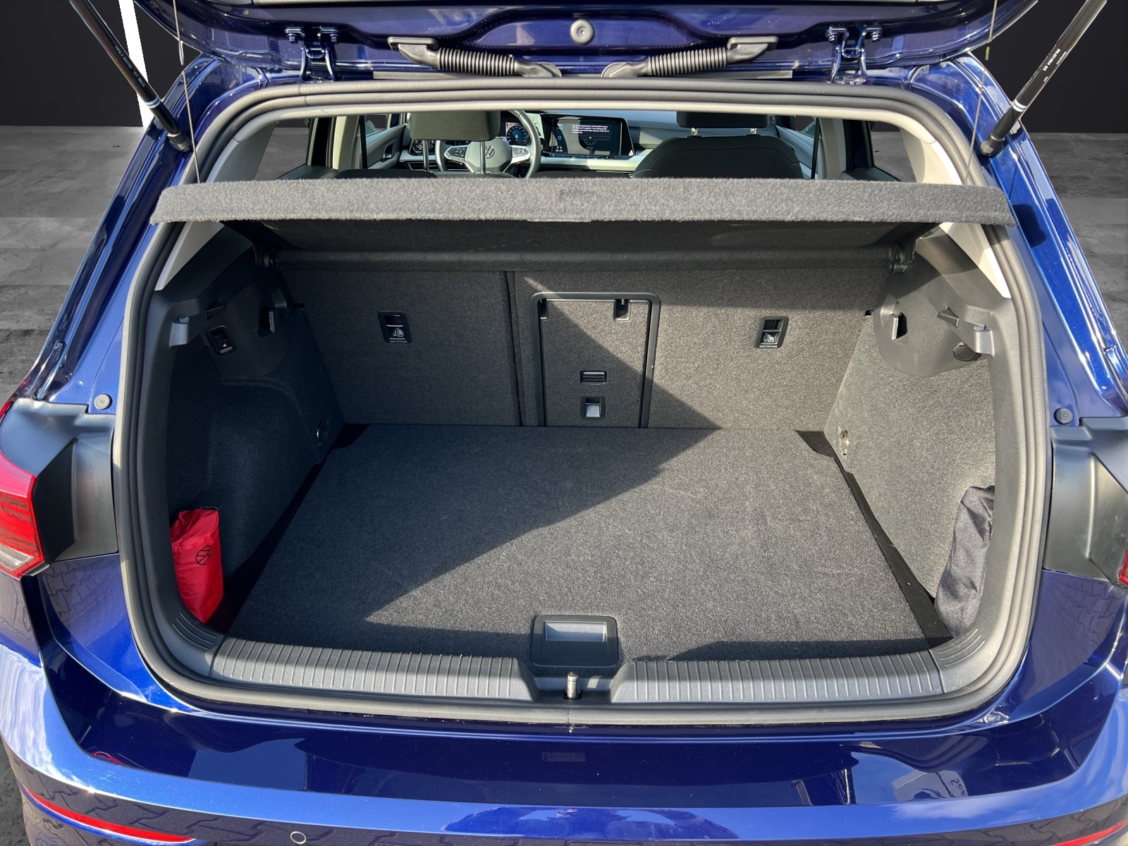 Fahrzeugabbildung Volkswagen Golf VIII TDI Life DSG AHK ACC Kamera LED AID NAVI