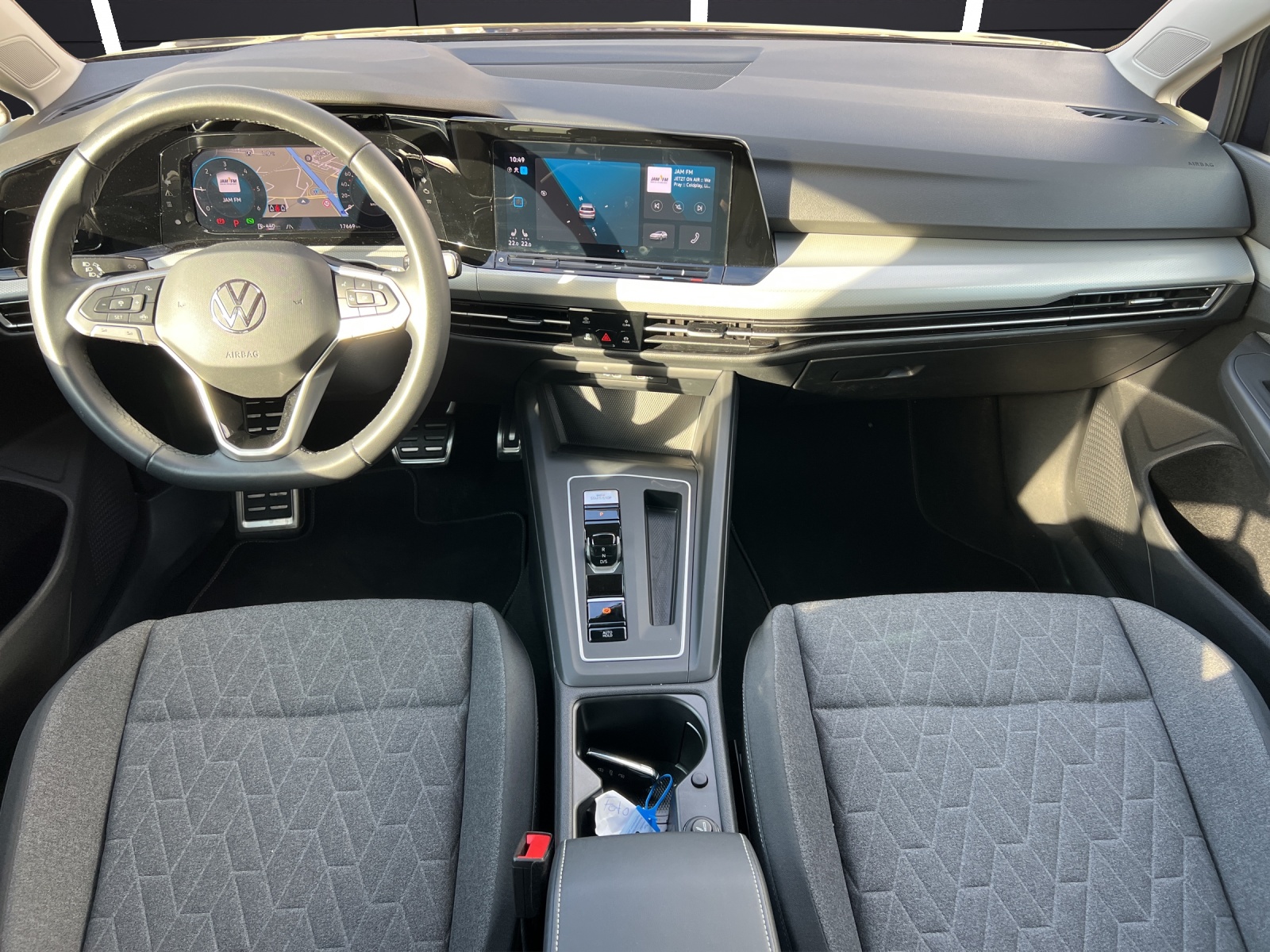 Fahrzeugabbildung Volkswagen Golf VIII TDI Life DSG AHK ACC Kamera LED AID NAVI