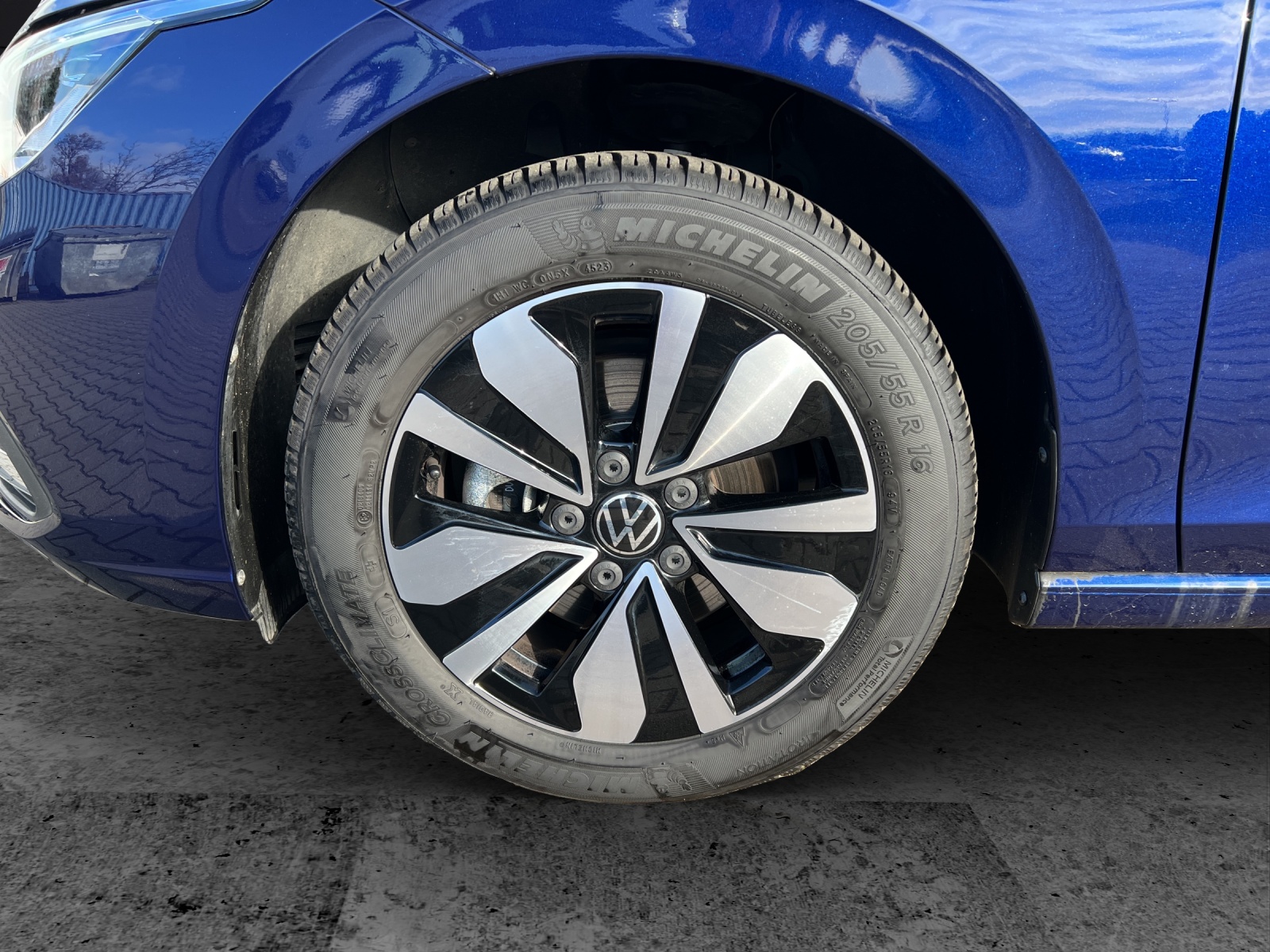 Fahrzeugabbildung Volkswagen Golf VIII TDI Life DSG AHK ACC Kamera LED AID NAVI