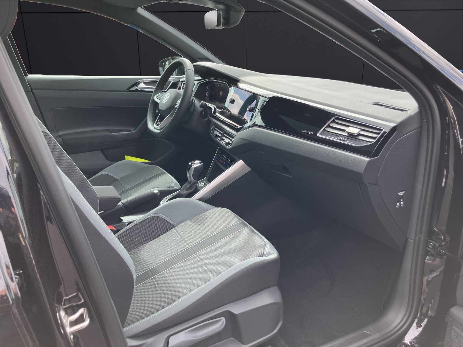 Fahrzeugabbildung Volkswagen Polo Style IQ.LIGHT NAVI DAB ACC