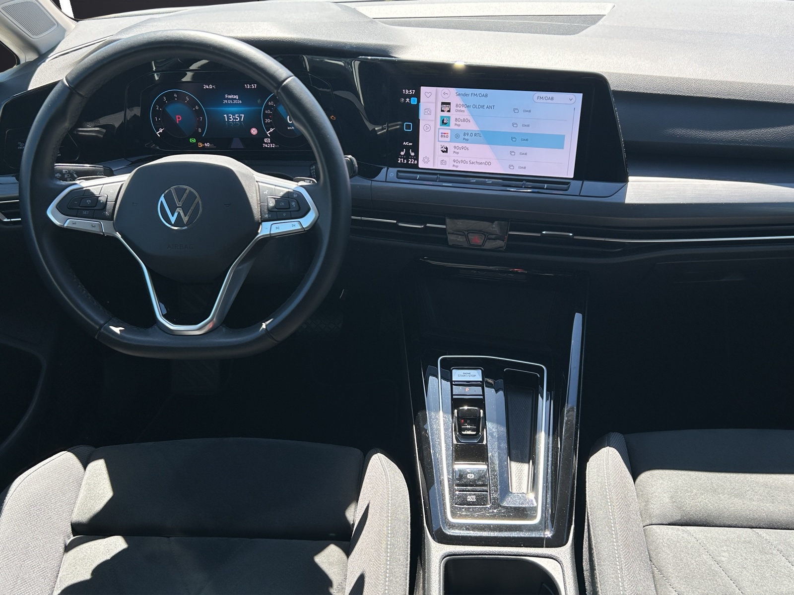 Fahrzeugabbildung Volkswagen Golf VIII Variant eTSI Style DSG Matrix AHK Navi AID ACC RFK SH LM