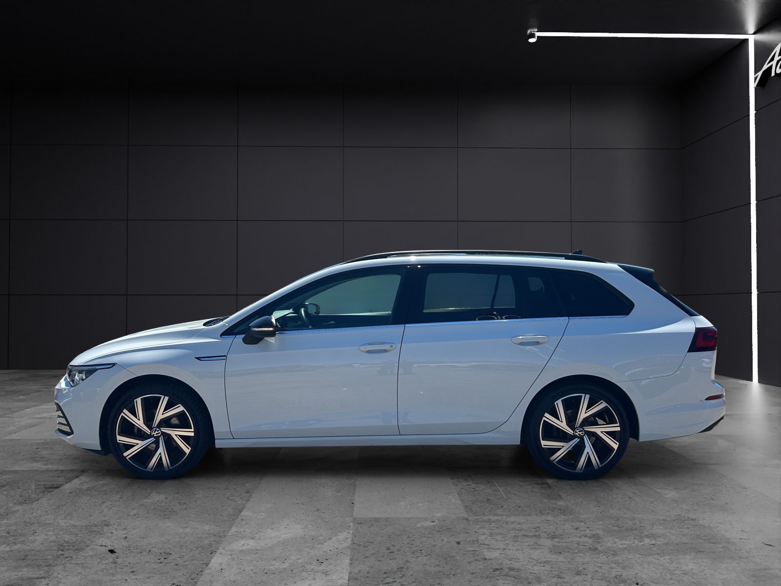 Fahrzeugabbildung Volkswagen Golf VIII Variant eTSI Style DSG Matrix AHK Navi AID ACC RFK SH LM