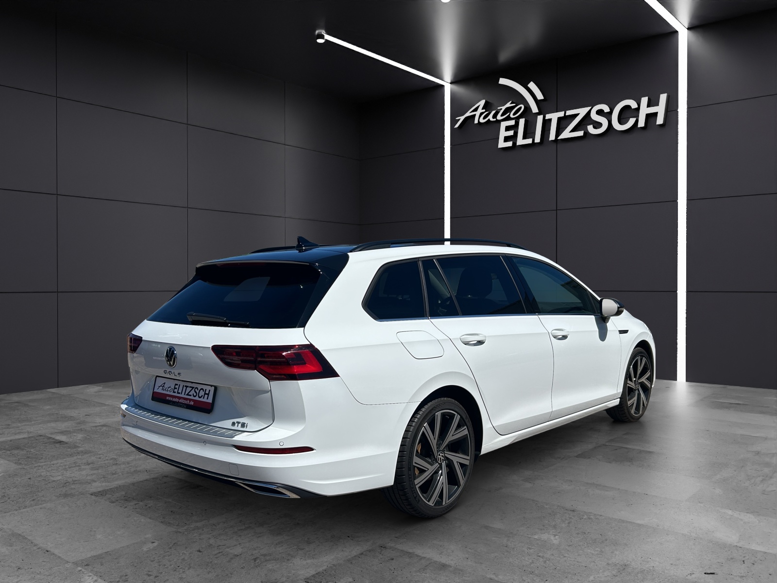 Fahrzeugabbildung Volkswagen Golf VIII Variant eTSI Style DSG Matrix AHK Navi AID ACC RFK SH LM