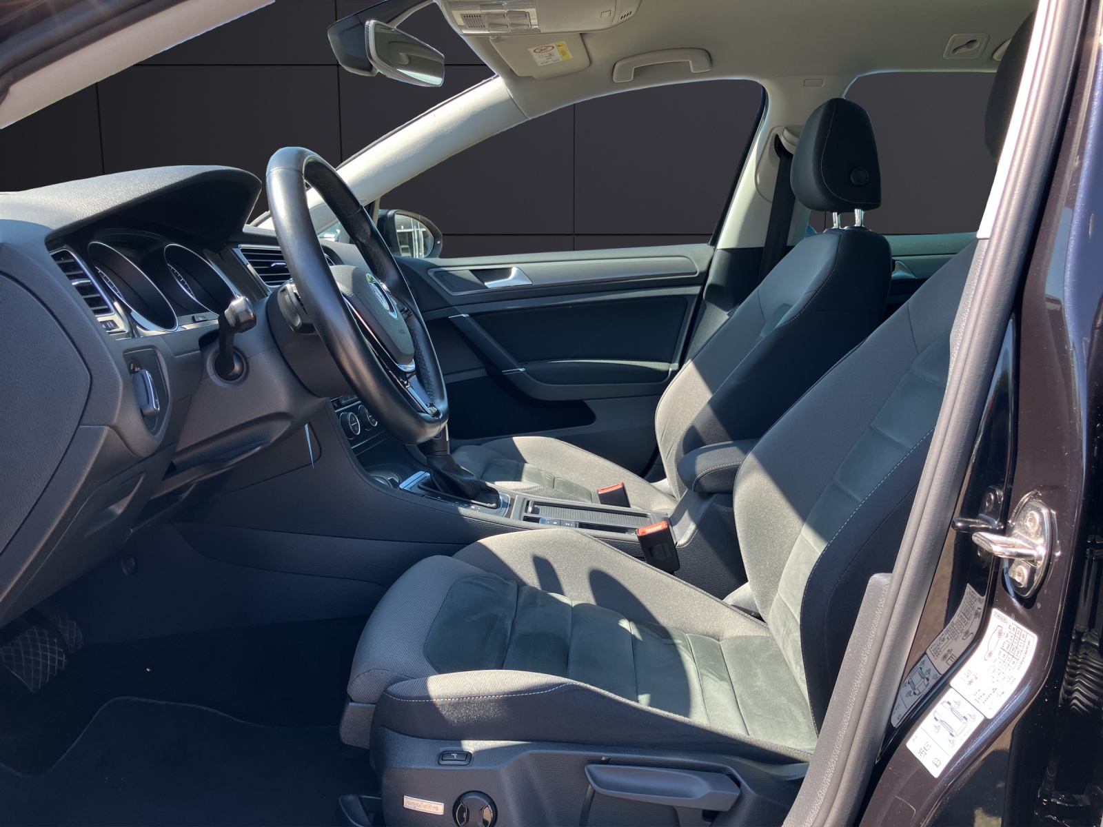 Fahrzeugabbildung Volkswagen Golf VII Variant Comfortline R-Line TDI DSG ACC SHZ RearView Navi Klima
