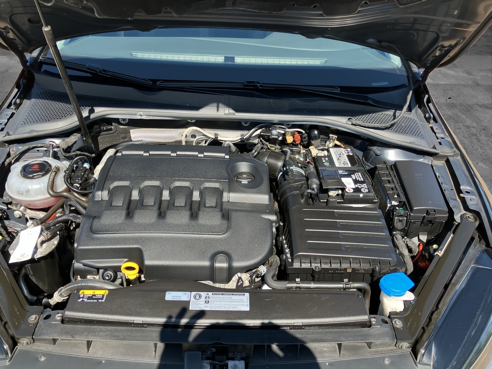 Fahrzeugabbildung Volkswagen Golf VII Variant Comfortline R-Line TDI DSG ACC SHZ RearView Navi Klima