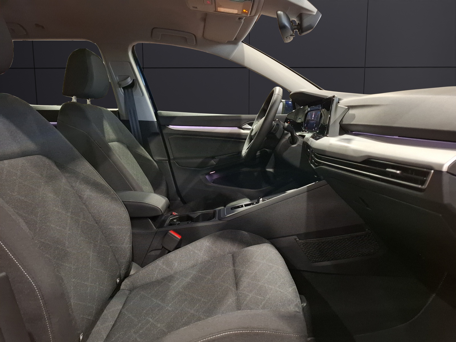 Fahrzeugabbildung Volkswagen Golf VIII Variant eTSI Life DSG LEDplus Navi AID ACC PDC SH