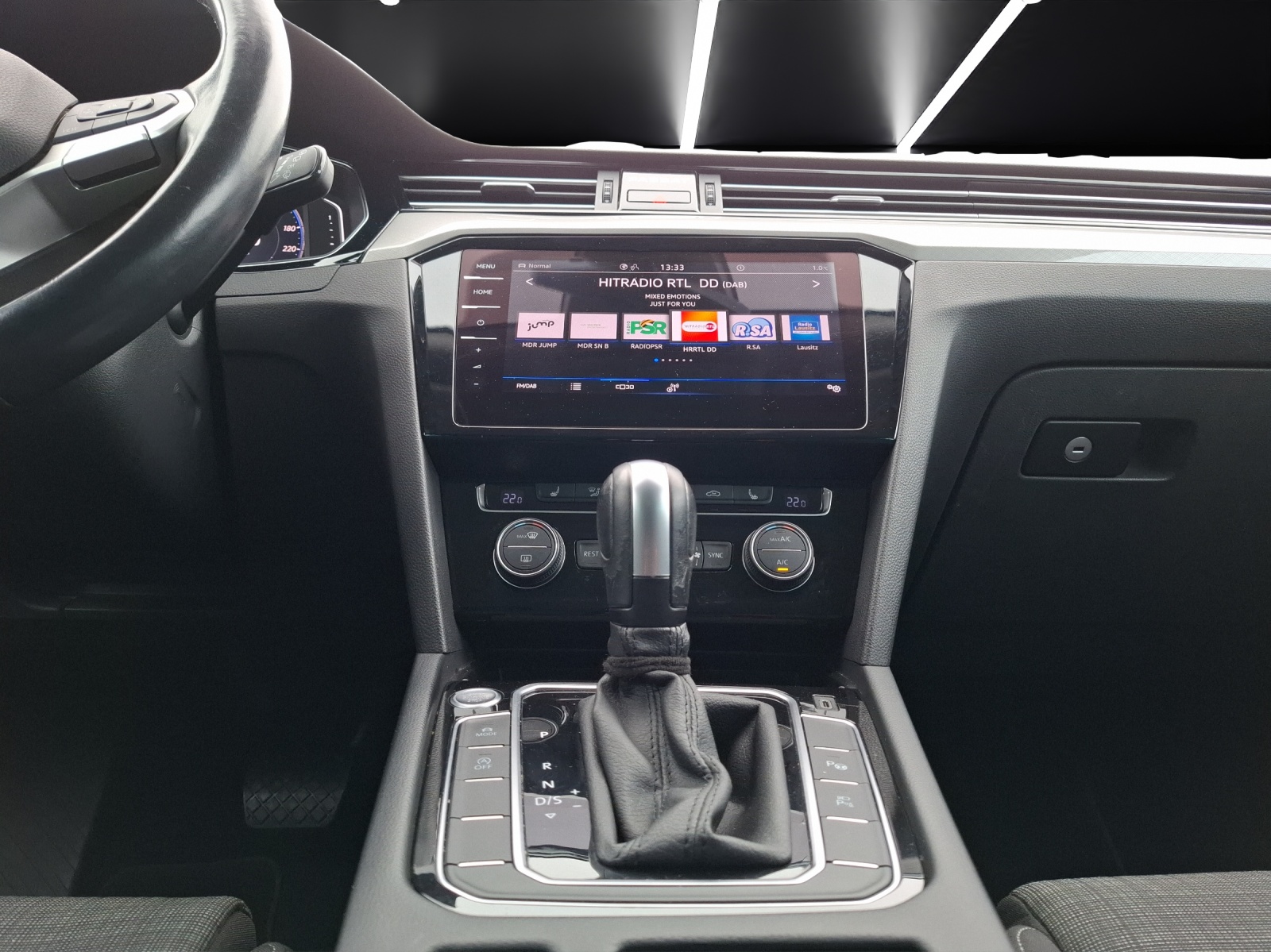 Fahrzeugabbildung Volkswagen Passat Variant TDI Business DSG Matrix Navi ACC 360° SH