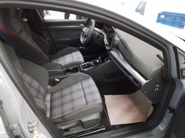 Fahrzeugabbildung Volkswagen Golf VIII GTI DSG LEDplus Navi AID HUD ACC RFK SH 19