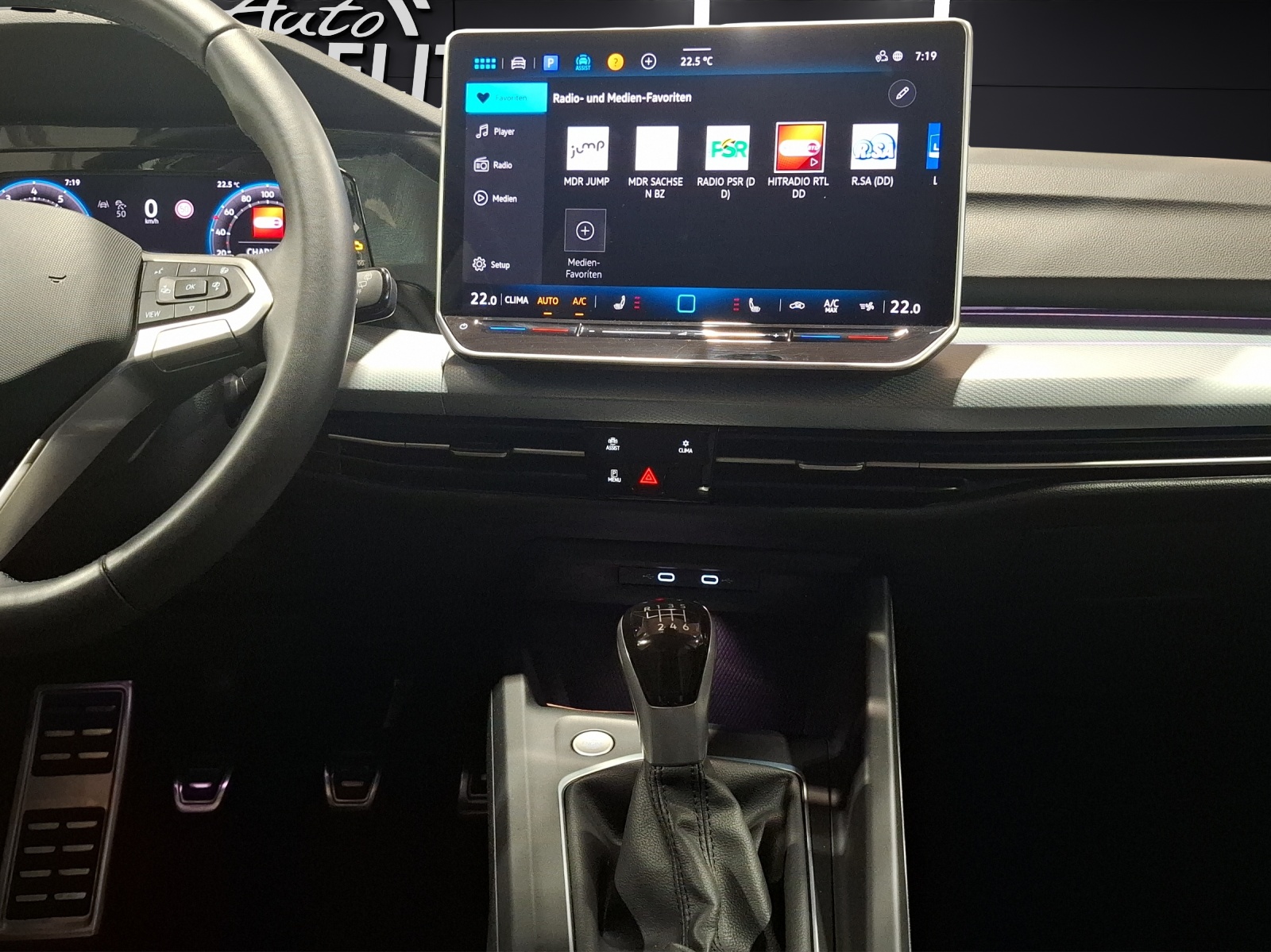 Fahrzeugabbildung Volkswagen Golf VIII TSI Goal Standhzg LED CarPlay AID ACC PDC SHZ