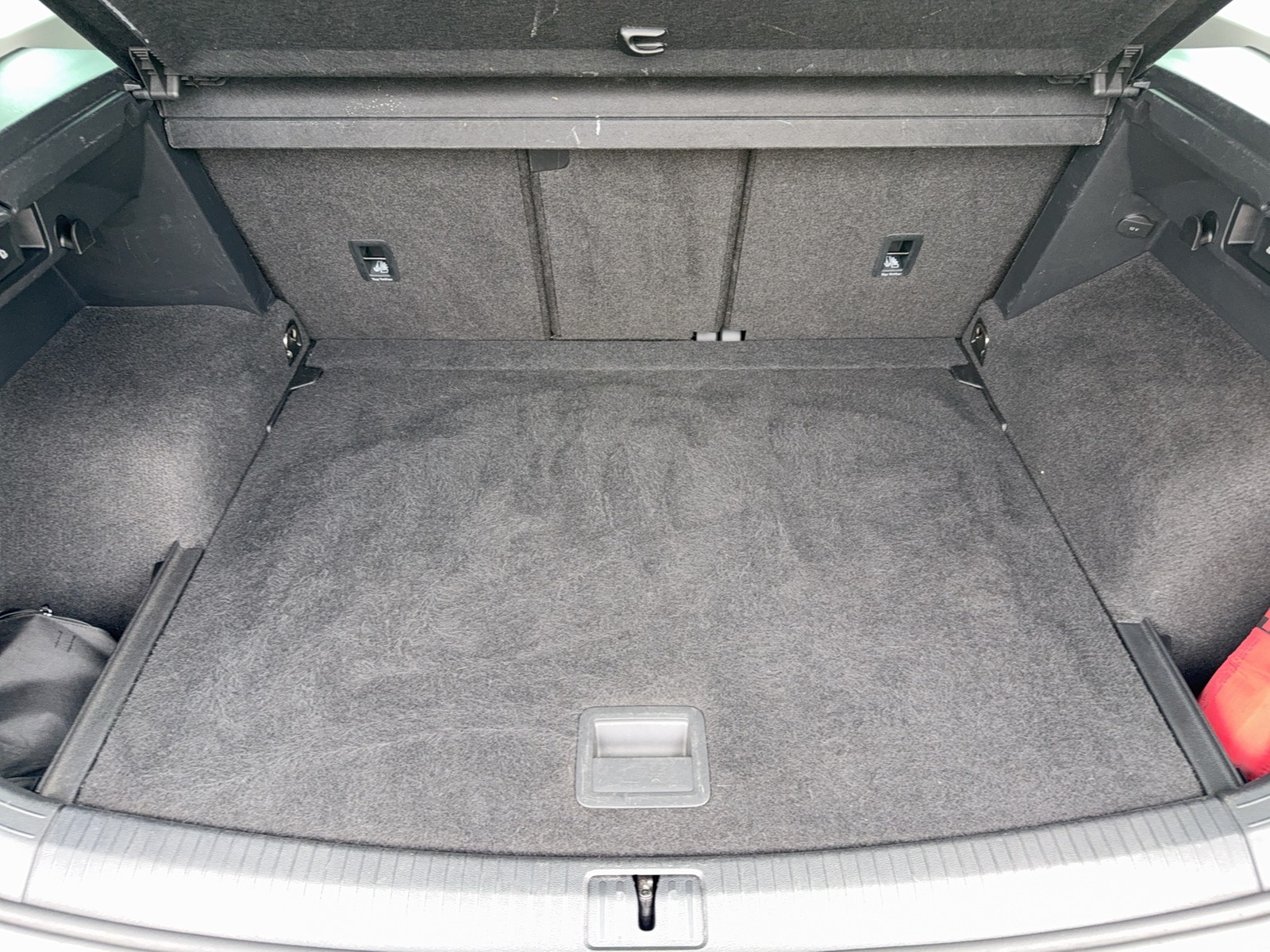 Fahrzeugabbildung Volkswagen Tiguan TDI IQ-Drive Navi ACC Park-Assist SH