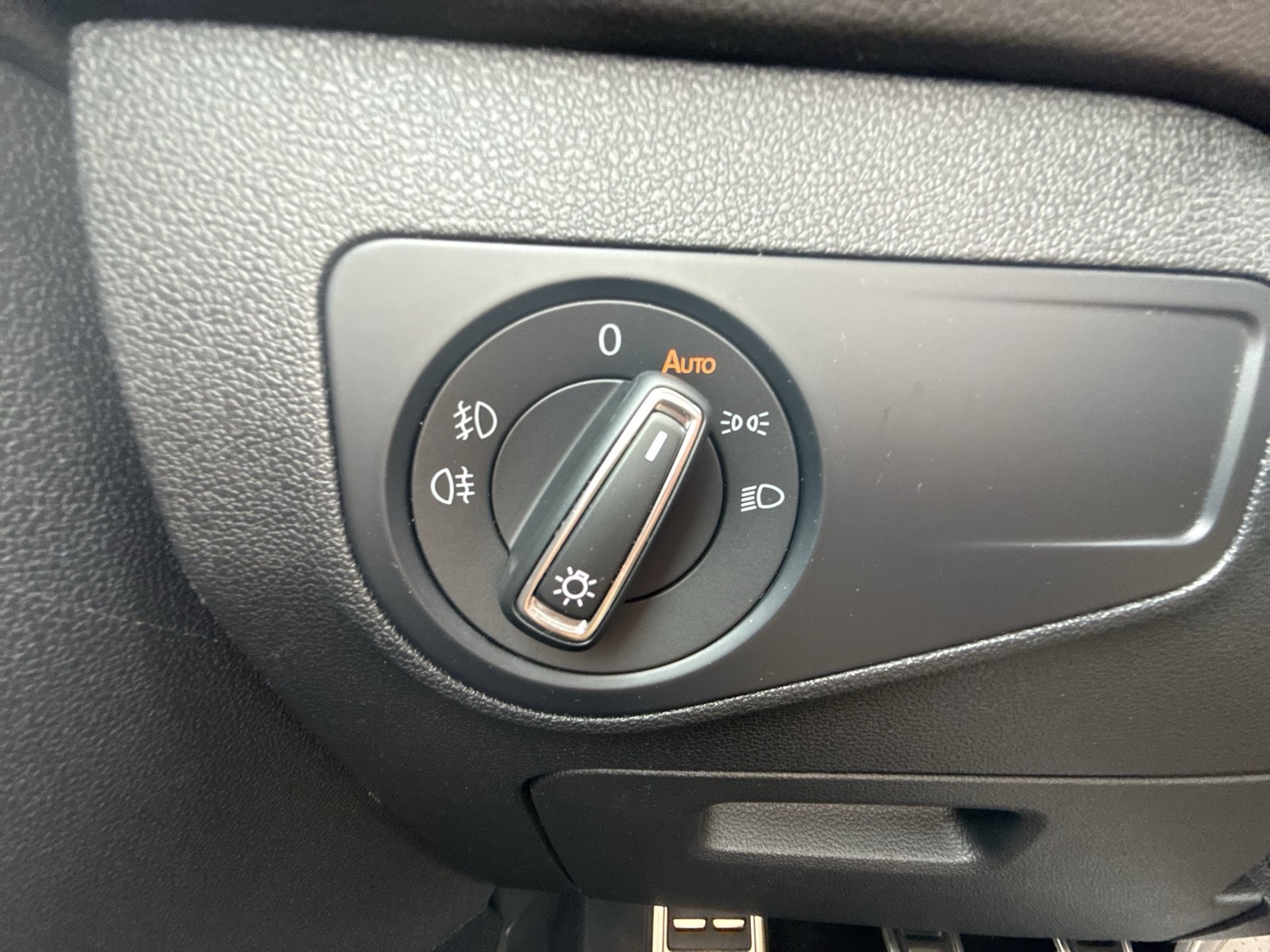Fahrzeugabbildung Volkswagen Tiguan TDI IQ-Drive Navi ACC Park-Assist SH