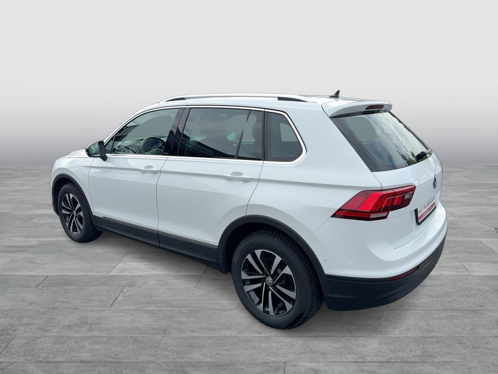 Fahrzeugabbildung Volkswagen Tiguan TDI IQ-Drive Navi ACC Park-Assist SH