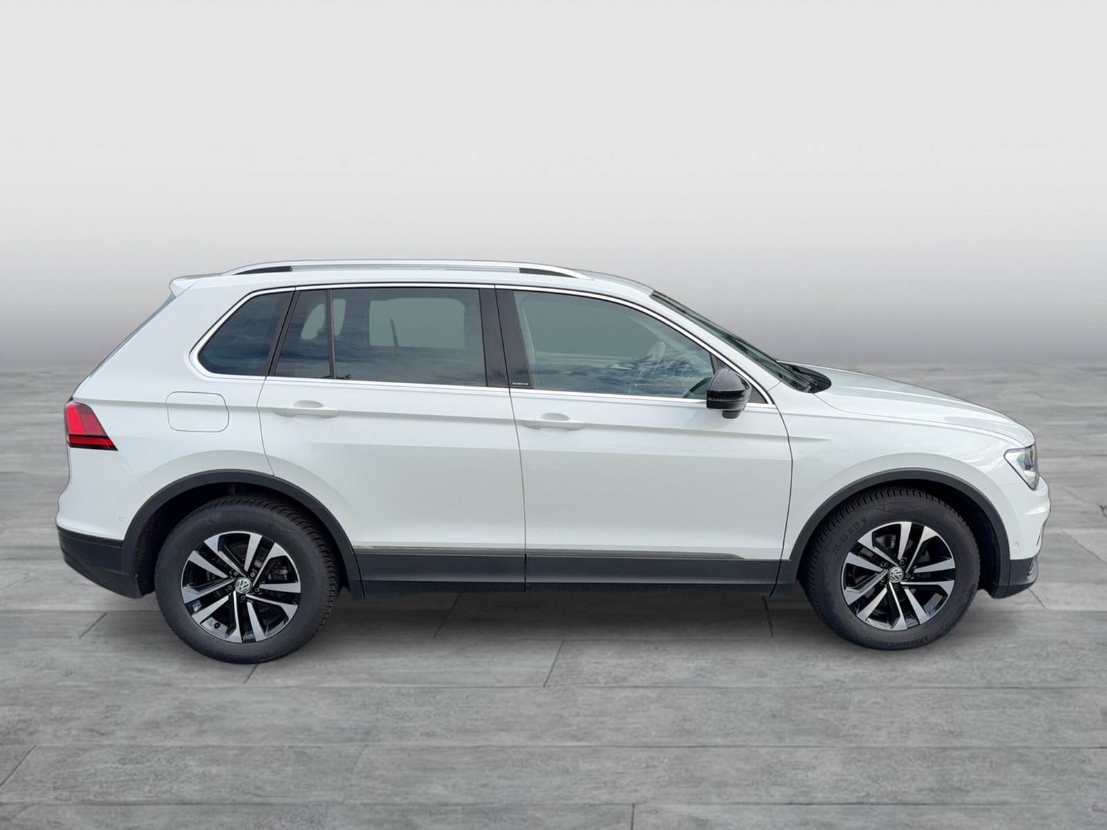 Fahrzeugabbildung Volkswagen Tiguan TDI IQ-Drive Navi ACC Park-Assist SH