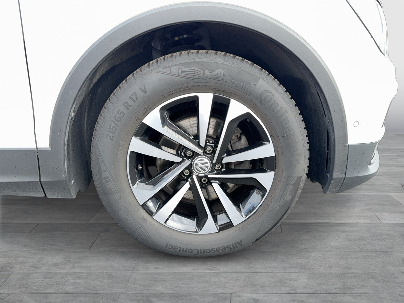 Fahrzeugabbildung Volkswagen Tiguan TDI IQ-Drive Navi ACC Park-Assist SH