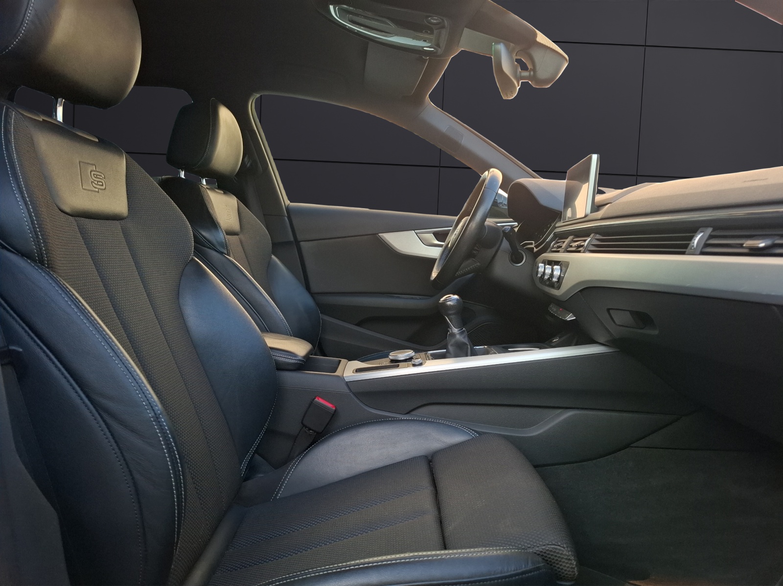 Fahrzeugabbildung Audi A4 Avant TFSI ultra S-Line LED AHK Navi B&O SH 18