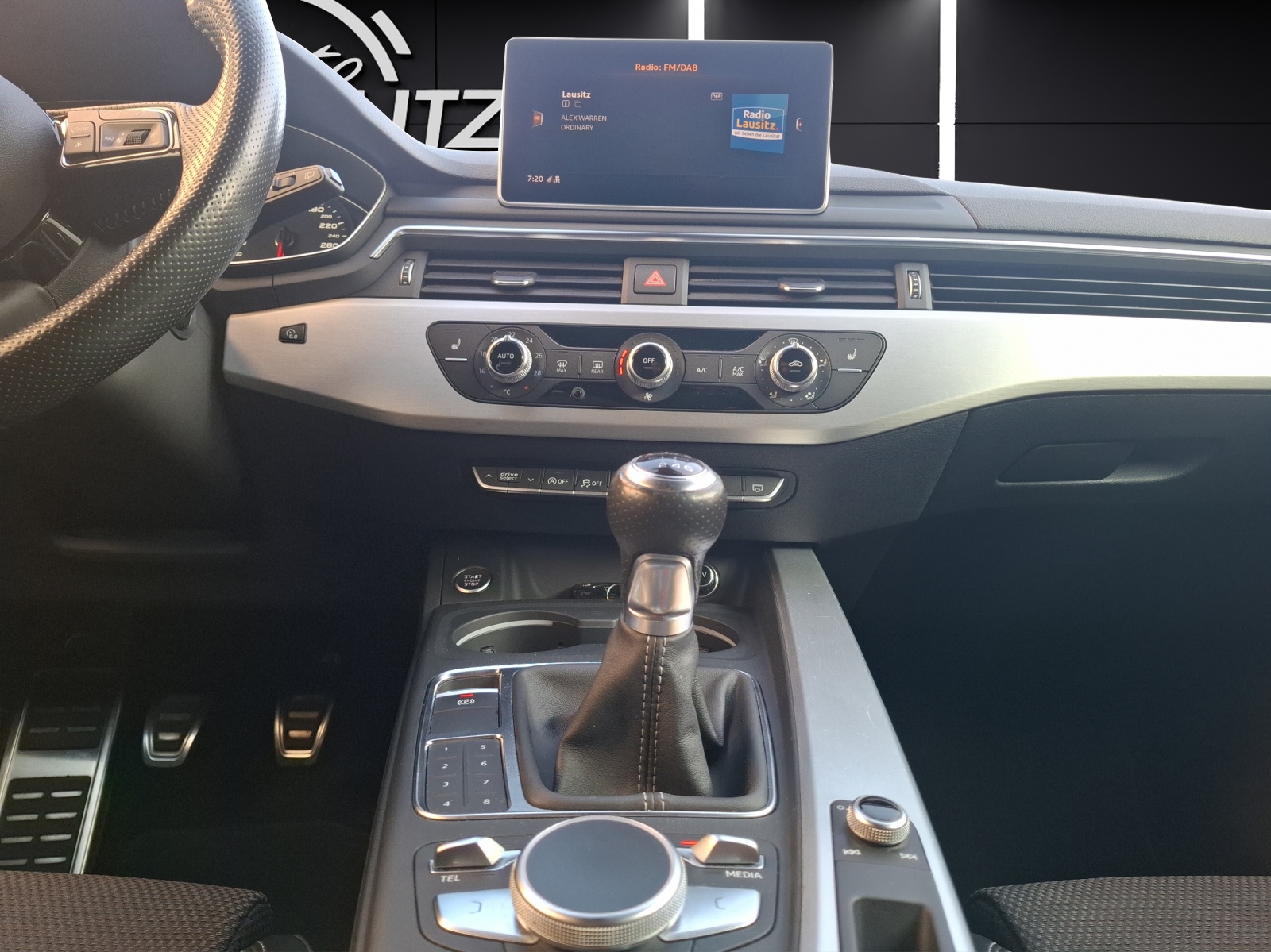 Fahrzeugabbildung Audi A4 Avant TFSI ultra S-Line LED AHK Navi B&O SH 18