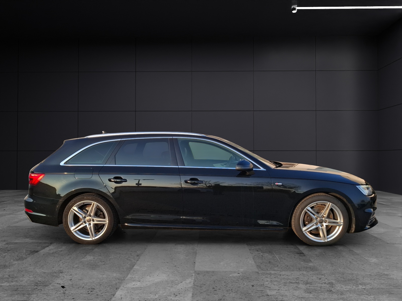 Fahrzeugabbildung Audi A4 Avant TFSI ultra S-Line LED AHK Navi B&O SH 18