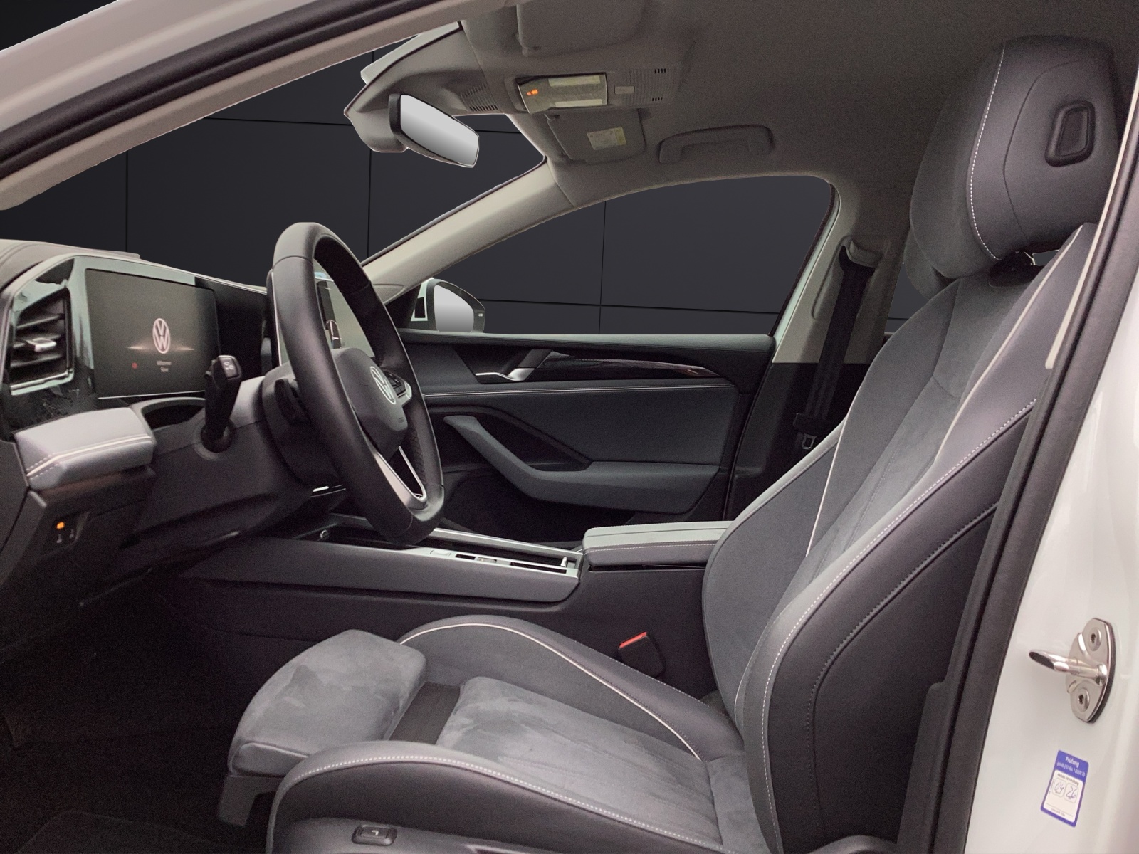 Fahrzeugabbildung Volkswagen Passat eTSI Business DSG LED Navi HUD AID ACC PDC SH LM