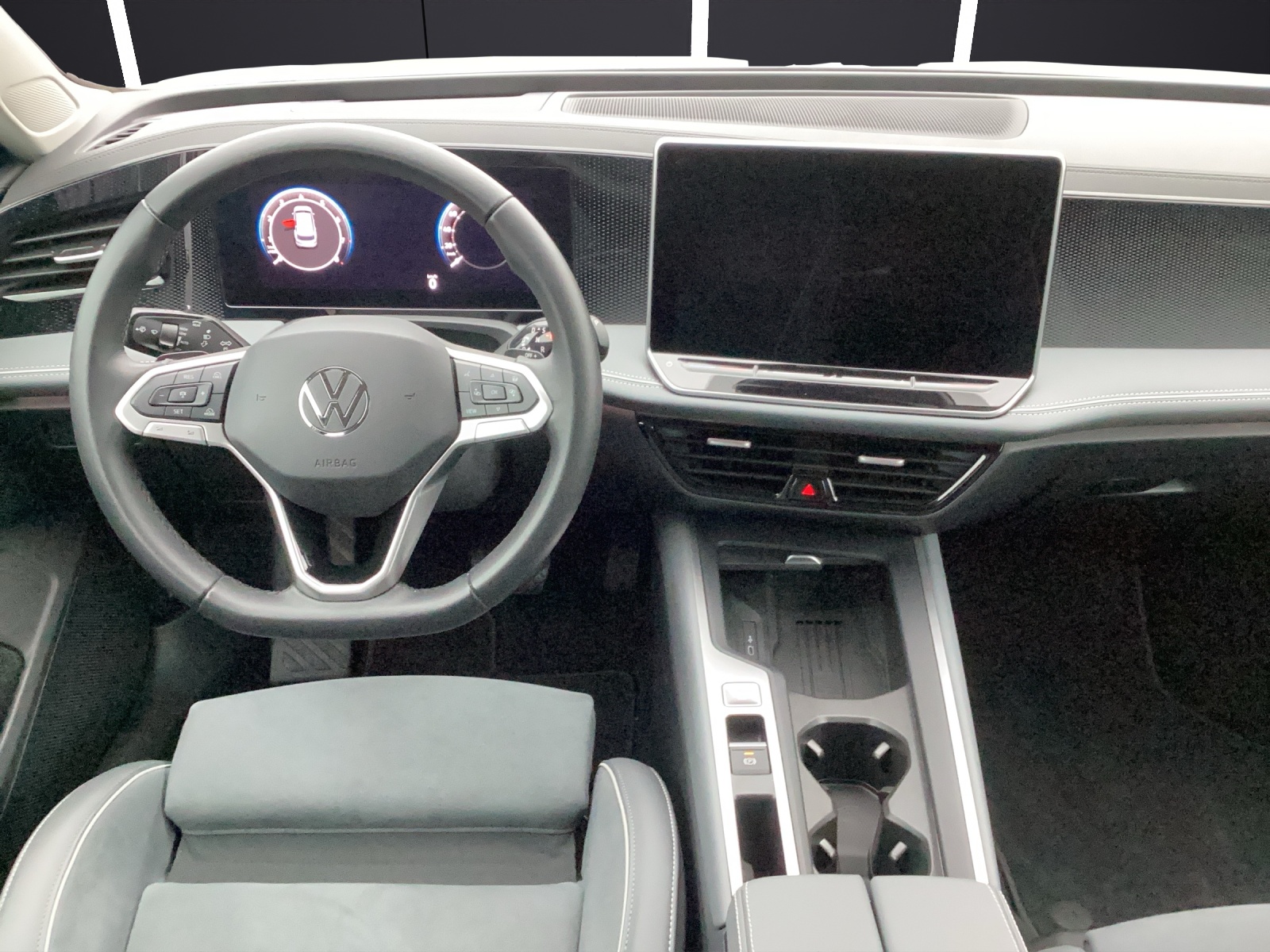 Fahrzeugabbildung Volkswagen Passat eTSI Business DSG LED Navi HUD AID ACC PDC SH LM