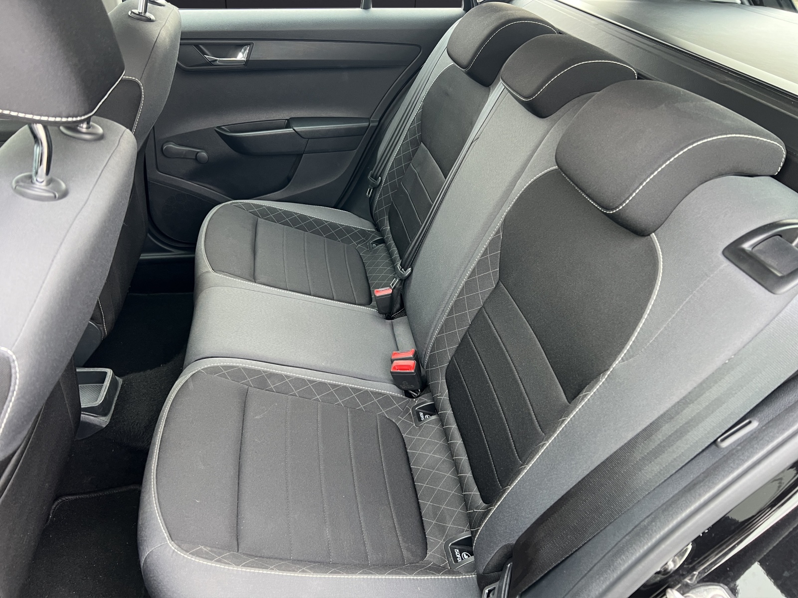 Fahrzeugabbildung SKODA Fabia Combi Ambition TSI SH Kamera DAB Klima