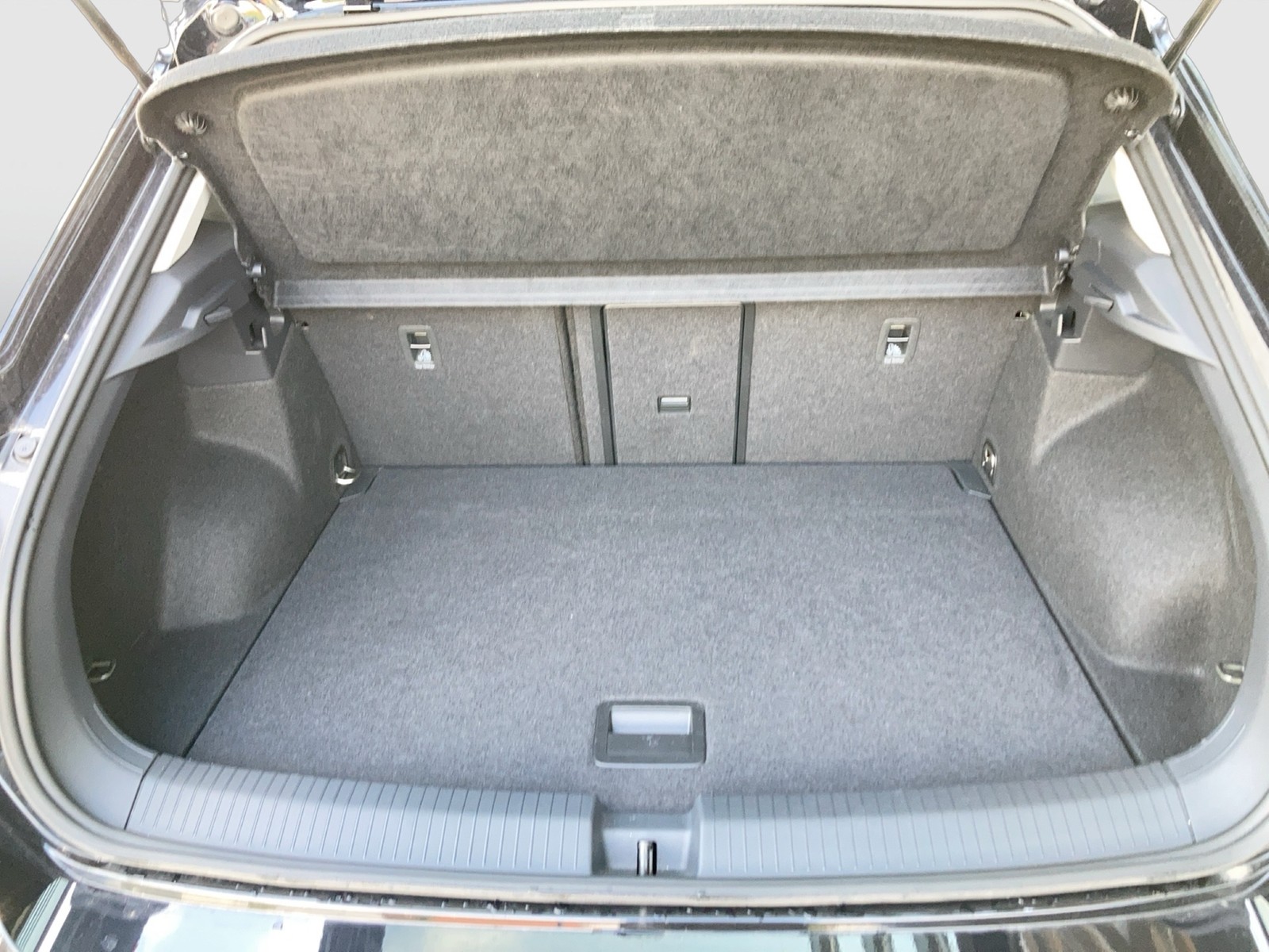 Fahrzeugabbildung Volkswagen T-Roc TSI Goal DSG LEDplus Navi AID ACC SHZ Park-Assist