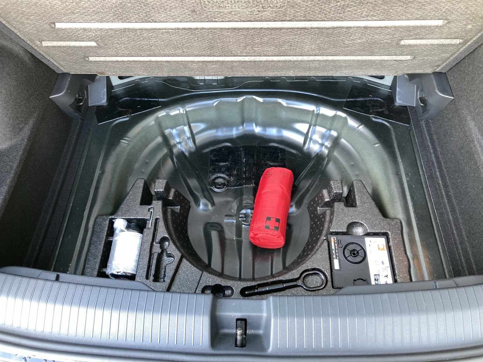 Fahrzeugabbildung Volkswagen T-Roc TSI Goal DSG LEDplus Navi AID ACC SHZ Park-Assist