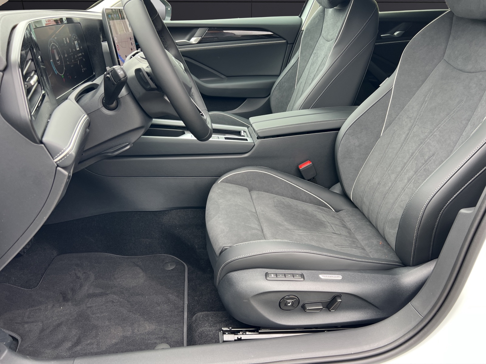Fahrzeugabbildung Volkswagen Passat TDI Business IQ-LED DCC AHZV Business-Premium