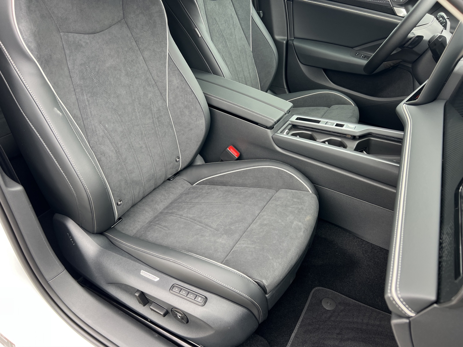 Fahrzeugabbildung Volkswagen Passat TDI Business IQ-LED DCC AHZV Business-Premium