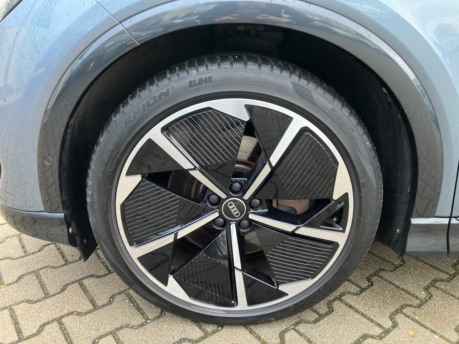 Fahrzeugabbildung Audi Q4 e-tron 50 e-tron quattro MATRIX PANO AHZV