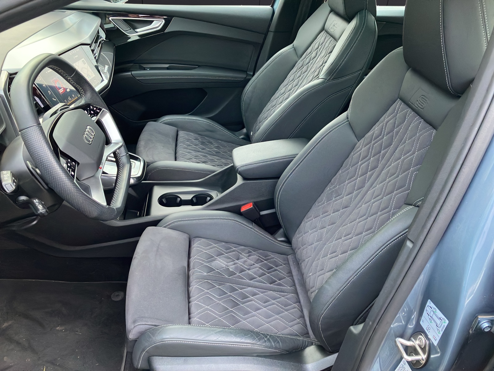 Fahrzeugabbildung Audi Q4 e-tron 50 e-tron quattro MATRIX PANO AHZV